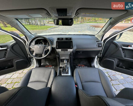 Белый Тойота Ленд Крузер Прадо, объемом двигателя 4 л и пробегом 22 тыс. км за 54999 $, фото 54 на Automoto.ua