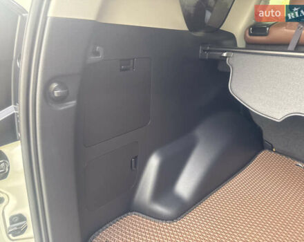 Белый Тойота Ленд Крузер Прадо, объемом двигателя 2.76 л и пробегом 28 тыс. км за 55500 $, фото 61 на Automoto.ua