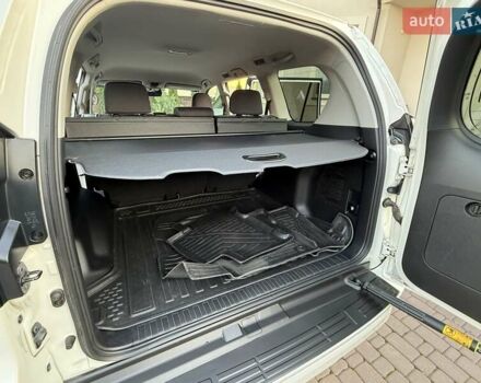 Белый Тойота Ленд Крузер Прадо, объемом двигателя 2.76 л и пробегом 37 тыс. км за 49900 $, фото 24 на Automoto.ua