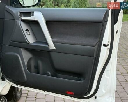 Белый Тойота Ленд Крузер Прадо, объемом двигателя 2.76 л и пробегом 37 тыс. км за 49900 $, фото 15 на Automoto.ua