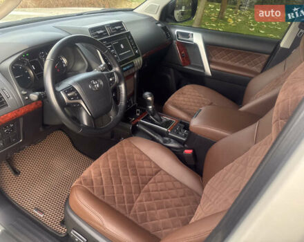 Белый Тойота Ленд Крузер Прадо, объемом двигателя 2.76 л и пробегом 28 тыс. км за 55500 $, фото 51 на Automoto.ua