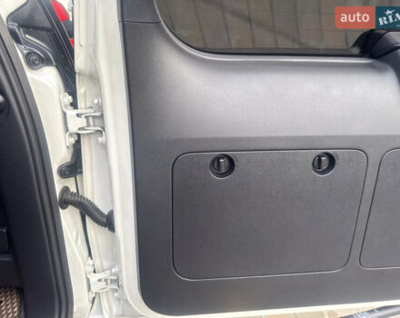 Белый Тойота Ленд Крузер Прадо, объемом двигателя 2.76 л и пробегом 28 тыс. км за 55500 $, фото 63 на Automoto.ua