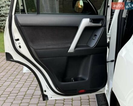 Белый Тойота Ленд Крузер Прадо, объемом двигателя 2.76 л и пробегом 37 тыс. км за 49900 $, фото 1 на Automoto.ua