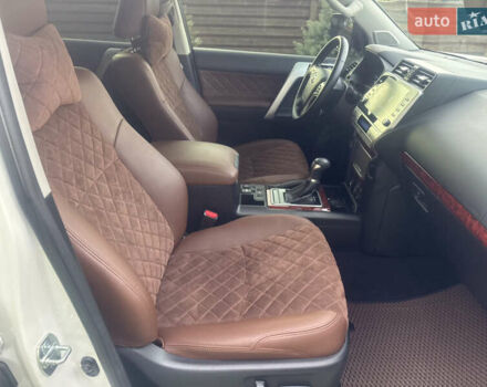 Белый Тойота Ленд Крузер Прадо, объемом двигателя 2.76 л и пробегом 28 тыс. км за 55500 $, фото 73 на Automoto.ua