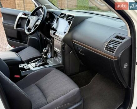 Белый Тойота Ленд Крузер Прадо, объемом двигателя 2.76 л и пробегом 37 тыс. км за 49900 $, фото 17 на Automoto.ua