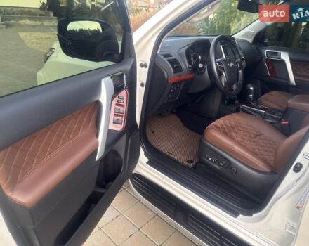 Белый Тойота Ленд Крузер Прадо, объемом двигателя 2.76 л и пробегом 28 тыс. км за 55500 $, фото 46 на Automoto.ua