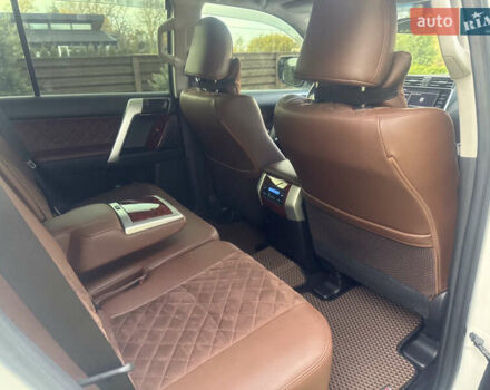 Белый Тойота Ленд Крузер Прадо, объемом двигателя 2.76 л и пробегом 28 тыс. км за 55500 $, фото 68 на Automoto.ua