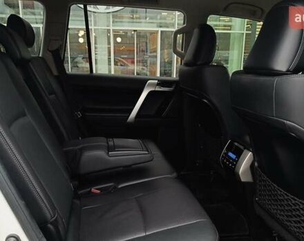 Белый Тойота Ленд Крузер Прадо, объемом двигателя 3.96 л и пробегом 39 тыс. км за 61819 $, фото 6 на Automoto.ua