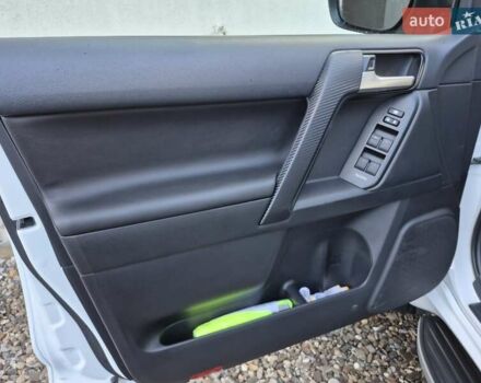 Белый Тойота Ленд Крузер Прадо, объемом двигателя 3.96 л и пробегом 71 тыс. км за 50900 $, фото 31 на Automoto.ua