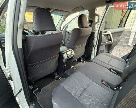 Белый Тойота Ленд Крузер Прадо, объемом двигателя 2.76 л и пробегом 37 тыс. км за 49900 $, фото 6 на Automoto.ua