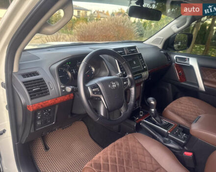 Белый Тойота Ленд Крузер Прадо, объемом двигателя 2.76 л и пробегом 28 тыс. км за 55500 $, фото 50 на Automoto.ua