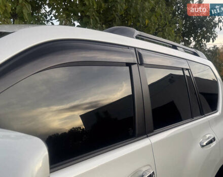 Белый Тойота Ленд Крузер Прадо, объемом двигателя 2.76 л и пробегом 28 тыс. км за 55500 $, фото 89 на Automoto.ua