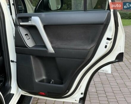 Белый Тойота Ленд Крузер Прадо, объемом двигателя 2.76 л и пробегом 37 тыс. км за 49900 $, фото 7 на Automoto.ua