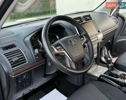 Белый Тойота Ленд Крузер Прадо, объемом двигателя 2.76 л и пробегом 37 тыс. км за 49900 $, фото 102 на Automoto.ua