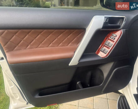 Белый Тойота Ленд Крузер Прадо, объемом двигателя 2.76 л и пробегом 28 тыс. км за 55500 $, фото 47 на Automoto.ua