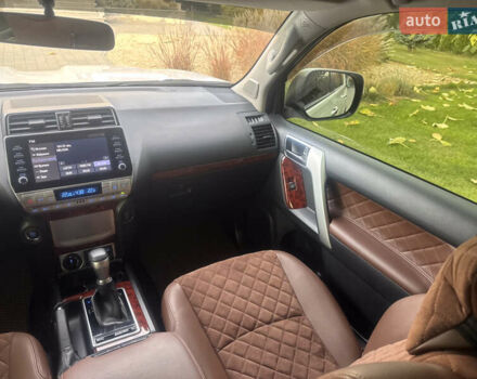 Белый Тойота Ленд Крузер Прадо, объемом двигателя 2.76 л и пробегом 28 тыс. км за 55500 $, фото 77 на Automoto.ua