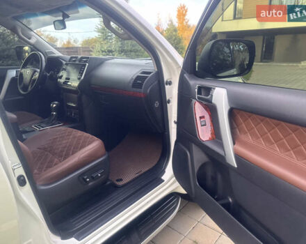 Белый Тойота Ленд Крузер Прадо, объемом двигателя 2.76 л и пробегом 28 тыс. км за 55500 $, фото 70 на Automoto.ua