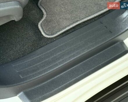 Белый Тойота Ленд Крузер Прадо, объемом двигателя 2.76 л и пробегом 37 тыс. км за 49900 $, фото 11 на Automoto.ua