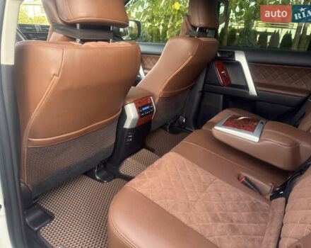 Белый Тойота Ленд Крузер Прадо, объемом двигателя 2.76 л и пробегом 28 тыс. км за 55500 $, фото 57 на Automoto.ua