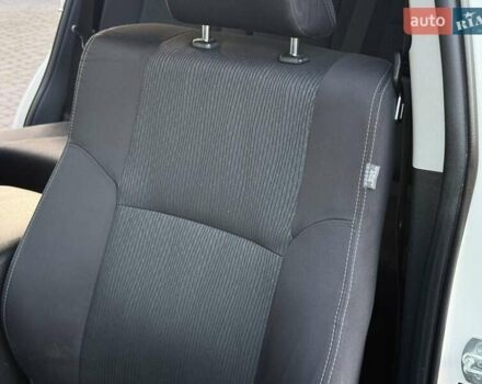 Белый Тойота Ленд Крузер Прадо, объемом двигателя 2.76 л и пробегом 37 тыс. км за 49900 $, фото 103 на Automoto.ua