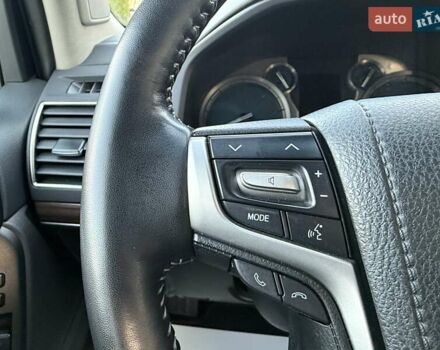 Белый Тойота Ленд Крузер Прадо, объемом двигателя 2.76 л и пробегом 37 тыс. км за 49900 $, фото 31 на Automoto.ua