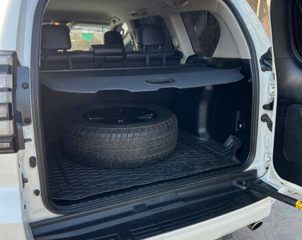 Белый Тойота Ленд Крузер Прадо, объемом двигателя 3.96 л и пробегом 134 тыс. км за 42900 $, фото 65 на Automoto.ua