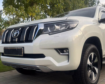 Белый Тойота Ленд Крузер Прадо, объемом двигателя 2.76 л и пробегом 28 тыс. км за 55500 $, фото 3 на Automoto.ua