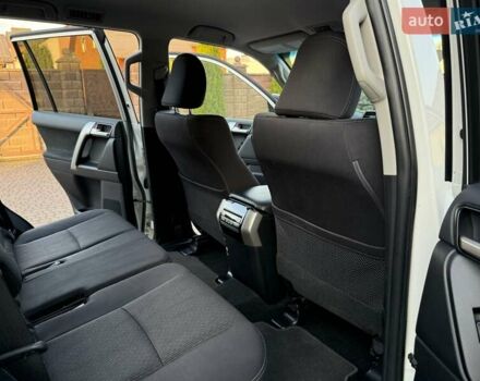 Белый Тойота Ленд Крузер Прадо, объемом двигателя 2.76 л и пробегом 37 тыс. км за 49900 $, фото 12 на Automoto.ua