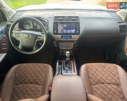 Белый Тойота Ленд Крузер Прадо, объемом двигателя 2.76 л и пробегом 28 тыс. км за 55500 $, фото 74 на Automoto.ua