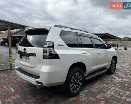 Тойота Ленд Крузер Прадо 2022 в Запорожье на Automoto.ua Белый Тойота Ленд Крузер Прадо, объемом двигателя 3.96 л и пробегом 15 тыс. км за 55000 $, фото 4 на Automoto.ua