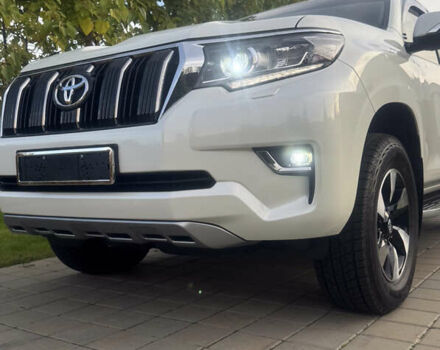 Белый Тойота Ленд Крузер Прадо, объемом двигателя 2.76 л и пробегом 28 тыс. км за 55500 $, фото 9 на Automoto.ua