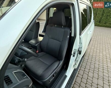 Белый Тойота Ленд Крузер Прадо, объемом двигателя 2.76 л и пробегом 37 тыс. км за 49900 $, фото 104 на Automoto.ua