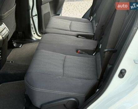 Белый Тойота Ленд Крузер Прадо, объемом двигателя 2.76 л и пробегом 37 тыс. км за 49900 $, фото 2 на Automoto.ua