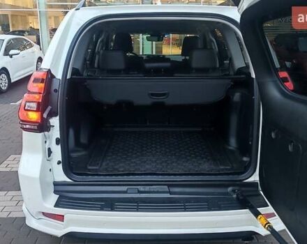 Белый Тойота Ленд Крузер Прадо, объемом двигателя 3.96 л и пробегом 39 тыс. км за 61819 $, фото 9 на Automoto.ua