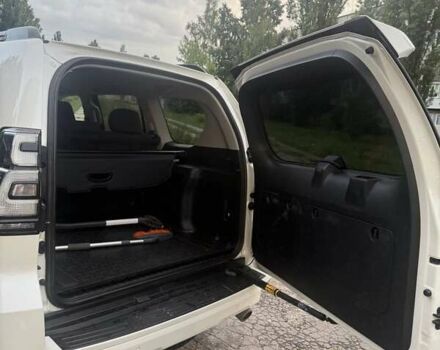 Білий Тойота Ленд Крузер Прадо, об'ємом двигуна 3.96 л та пробігом 46 тис. км за 44000 $, фото 6 на Automoto.ua