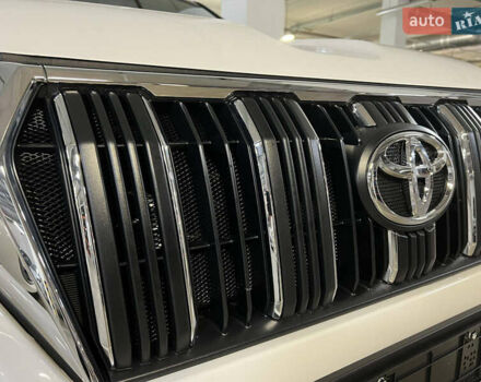 Белый Тойота Ленд Крузер Прадо, объемом двигателя 2.76 л и пробегом 33 тыс. км за 54000 $, фото 5 на Automoto.ua