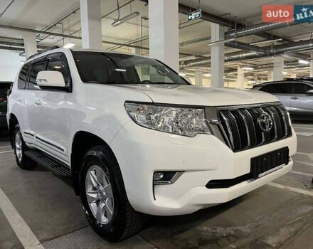 Белый Тойота Ленд Крузер Прадо, объемом двигателя 2.76 л и пробегом 33 тыс. км за 54000 $, фото 2 на Automoto.ua