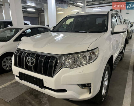 Белый Тойота Ленд Крузер Прадо, объемом двигателя 2.76 л и пробегом 33 тыс. км за 54000 $, фото 1 на Automoto.ua