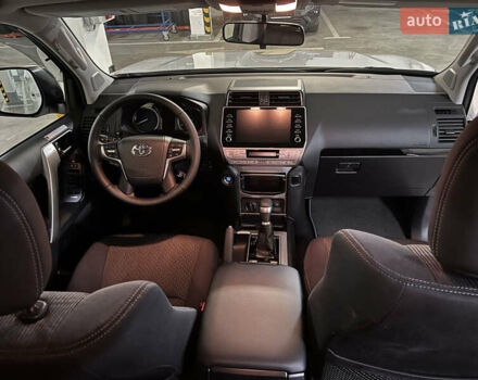 Белый Тойота Ленд Крузер Прадо, объемом двигателя 2.76 л и пробегом 33 тыс. км за 54000 $, фото 6 на Automoto.ua