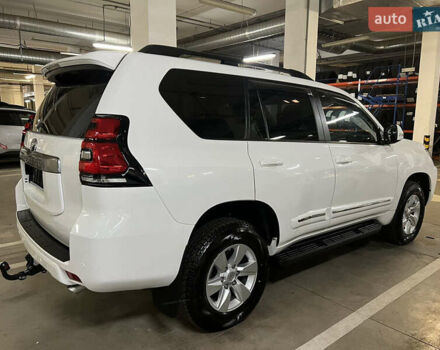Белый Тойота Ленд Крузер Прадо, объемом двигателя 2.76 л и пробегом 33 тыс. км за 54000 $, фото 4 на Automoto.ua