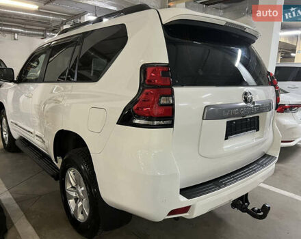 Белый Тойота Ленд Крузер Прадо, объемом двигателя 2.76 л и пробегом 33 тыс. км за 54000 $, фото 3 на Automoto.ua
