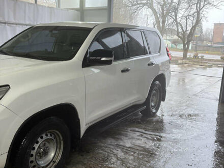 Белый Тойота Ленд Крузер Прадо, объемом двигателя 2.7 л и пробегом 300 тыс. км за 21000 $, фото 1 на Automoto.ua