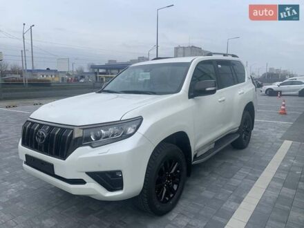 Тойота Ленд Крузер Прадо 2022 в Днепре (Днепропетровске) на Automoto.ua Белый Тойота Ленд Крузер Прадо, объемом двигателя 3.96 л и пробегом 45 тыс. км за 51999 $, фото 1 на Automoto.ua