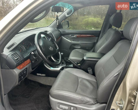 Бежевий Тойота Ленд Крузер Прадо, об'ємом двигуна 4 л та пробігом 322 тис. км за 11700 $, фото 10 на Automoto.ua