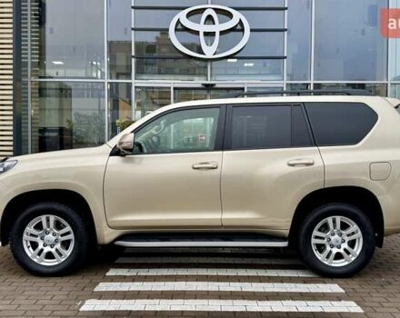 Бежевый Тойота Ленд Крузер Прадо, объемом двигателя 4 л и пробегом 122 тыс. км за 23494 $, фото 2 на Automoto.ua