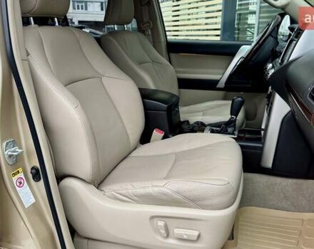 Бежевый Тойота Ленд Крузер Прадо, объемом двигателя 4 л и пробегом 122 тыс. км за 23494 $, фото 17 на Automoto.ua
