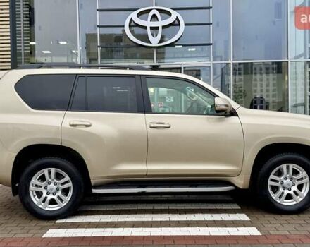 Бежевый Тойота Ленд Крузер Прадо, объемом двигателя 4 л и пробегом 122 тыс. км за 23494 $, фото 8 на Automoto.ua