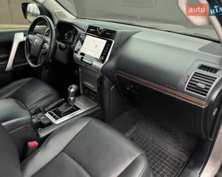 Бежевий Тойота Ленд Крузер Прадо, об'ємом двигуна 4 л та пробігом 40 тис. км за 51500 $, фото 19 на Automoto.ua