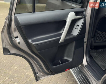 Бежевий Тойота Ленд Крузер Прадо, об'ємом двигуна 4 л та пробігом 40 тис. км за 51500 $, фото 34 на Automoto.ua