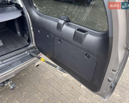 Бежевий Тойота Ленд Крузер Прадо, об'ємом двигуна 4 л та пробігом 40 тис. км за 51500 $, фото 42 на Automoto.ua